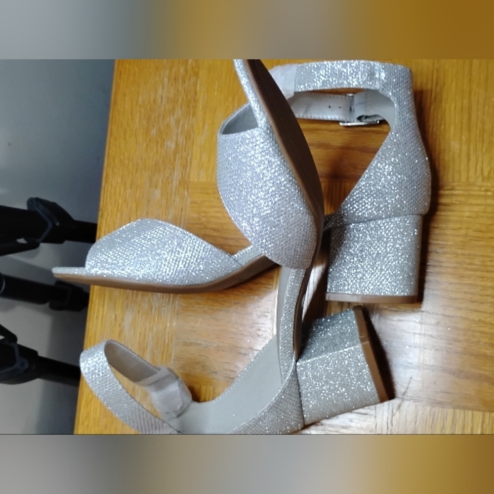 Dream pairs, Silver Glitter block heel sandal size 9 - Picture 13 of 16